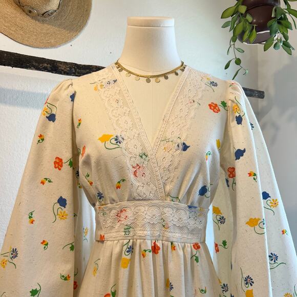 Vintage 70s Handmade Cream Floral Prairie Boho Bell Sleeve Maxi Dress Size Small - Picture 2 of 12